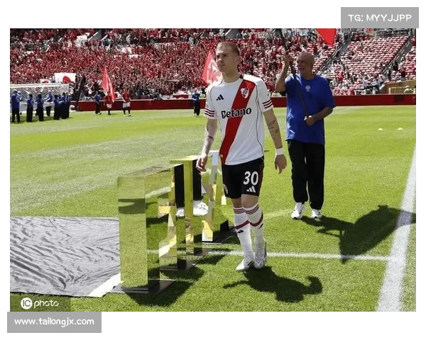 阿斯:马斯坦托诺已到马德里 需年满18岁方可随皇马训练 阿斯:马斯坦托诺已到马德里 需年满18岁方可随皇马训练